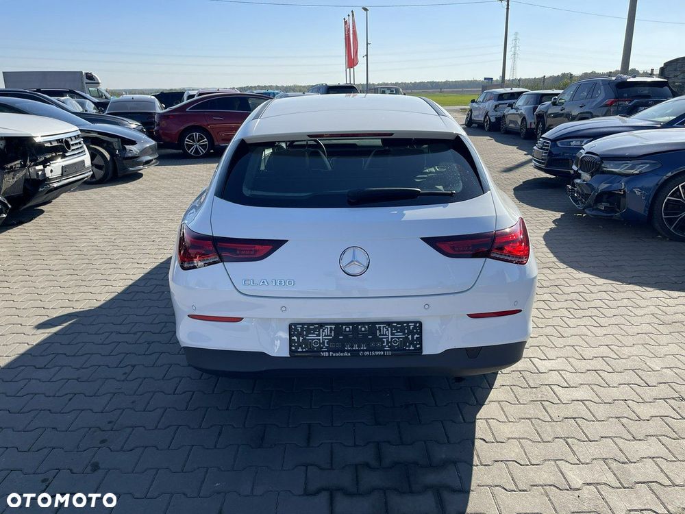 Mercedes-Benz CLA 180 7G-DCT - 4