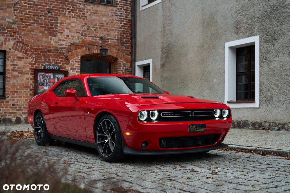 Dodge Challenger - 1
