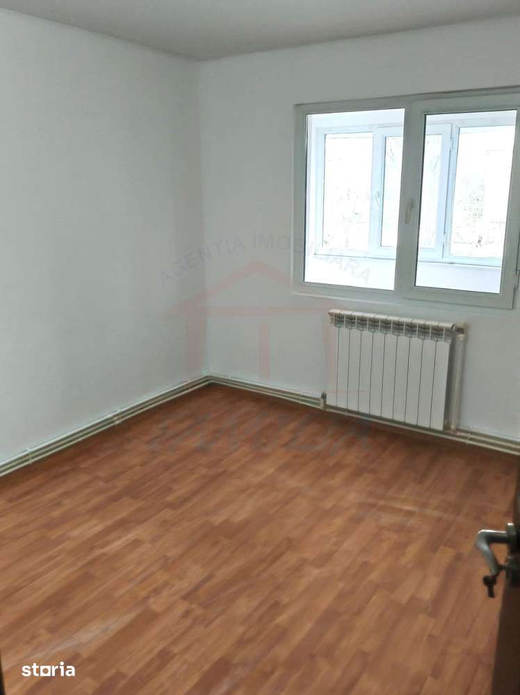 Apartament 4 camere semidecomandate, etaj 2 din 4 – Micro 39, Galați — fotografia 3