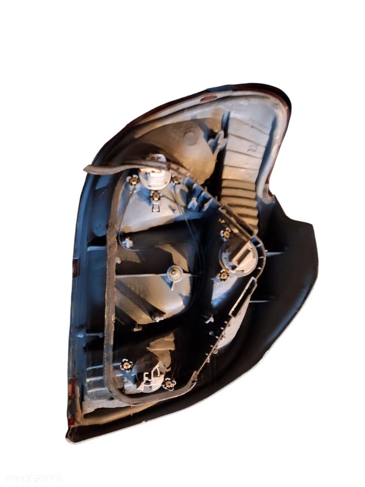 Lampa Tył Tylna Lampa PRAWA TOYOTA YARIS I - 2