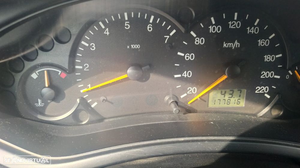 Ford Focus 1.4 Ambiente - 4