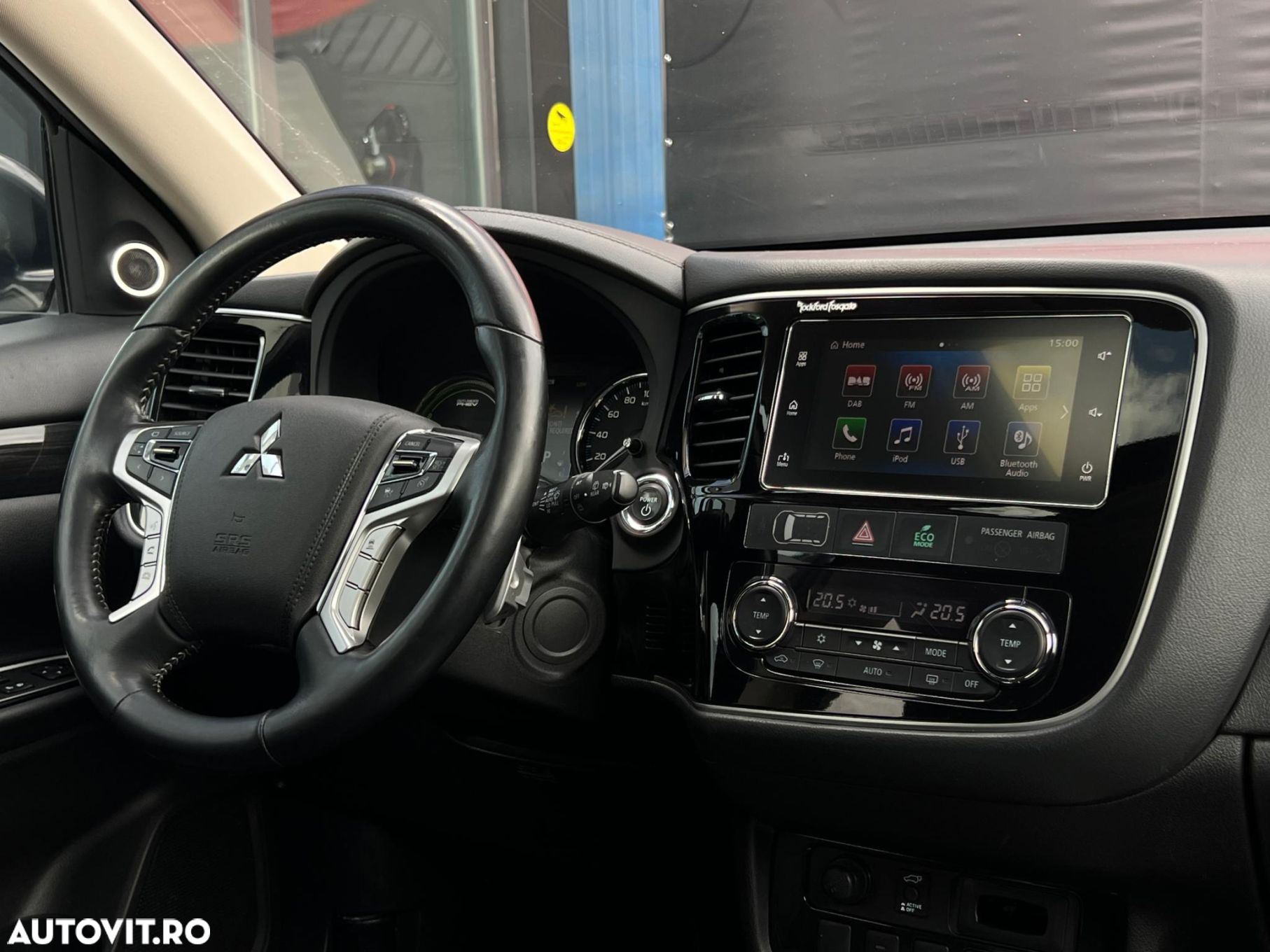 Mitsubishi Outlander - 11