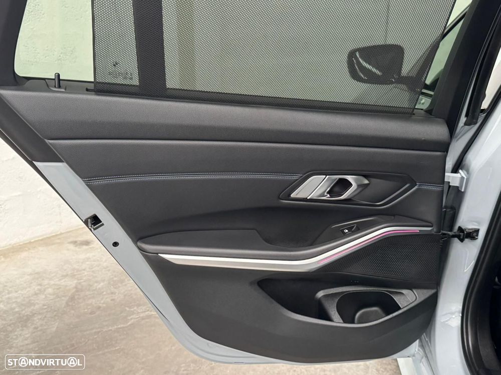 BMW 330 e Touring Pack M Auto - 53