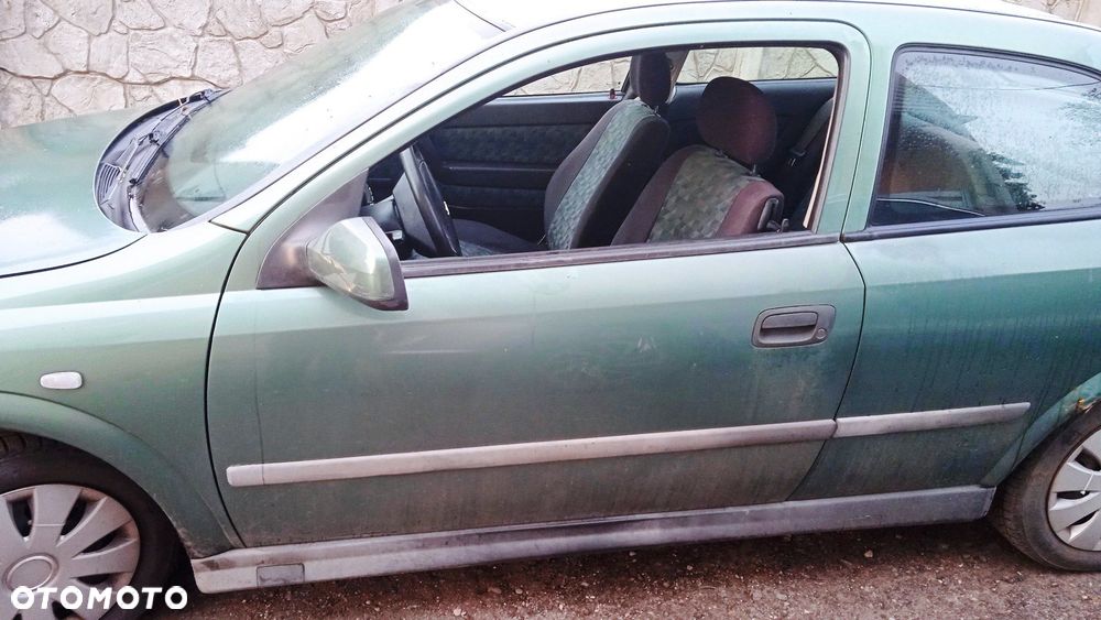 Szyba   czołowa drzwi klapy bagażnika Opel Astra II 2.0 diesel - 9