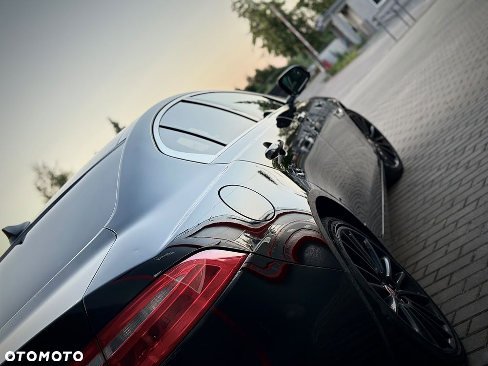 Jaguar XE 20d Prestige - 4
