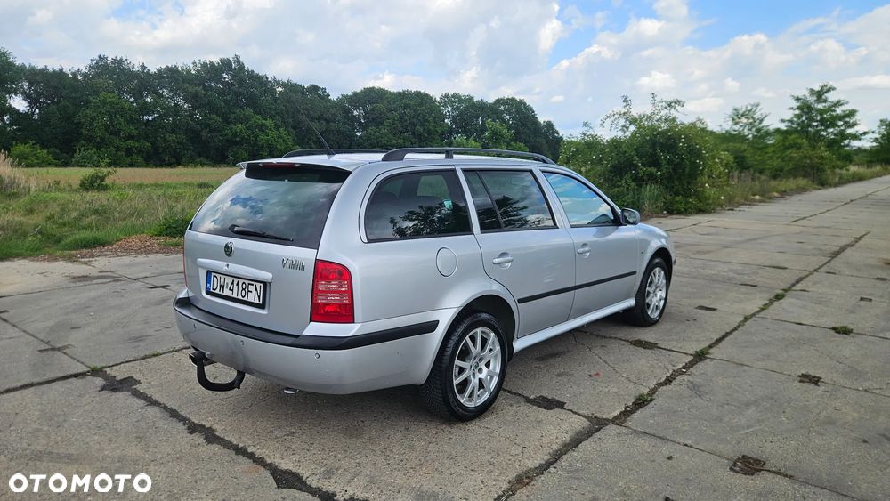 Skoda Octavia 1.8T Tour Sport - 4