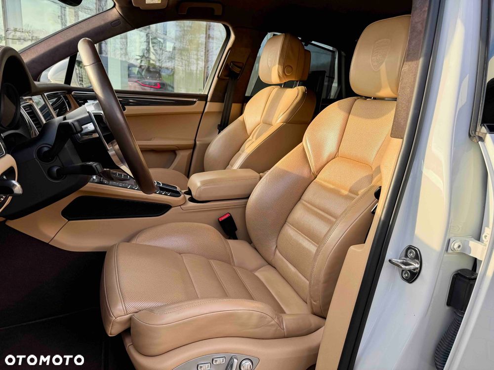 Porsche Macan - 16