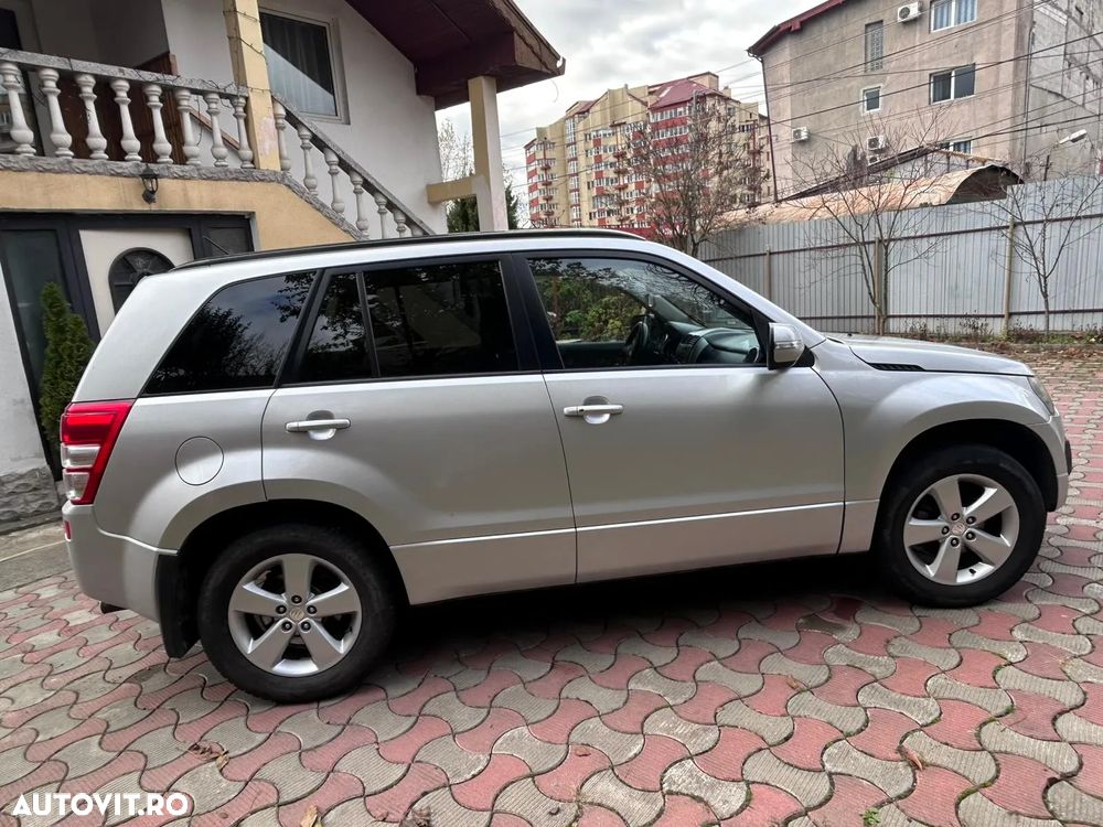 Suzuki Grand Vitara 2.4i JLX - 3