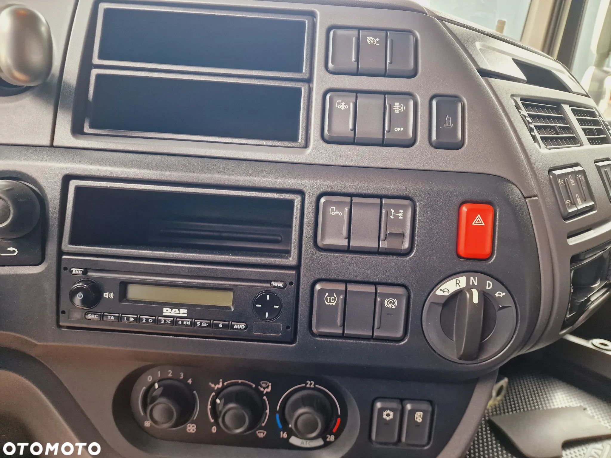 DAF XF 106 460 * EURO 6 * Super Space Cab * automat * LOW DECK * MEGA - 28