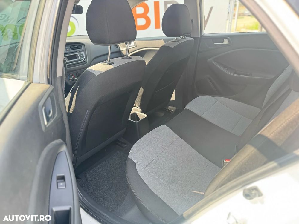 Hyundai i20 1.4 YES! Silver - 24