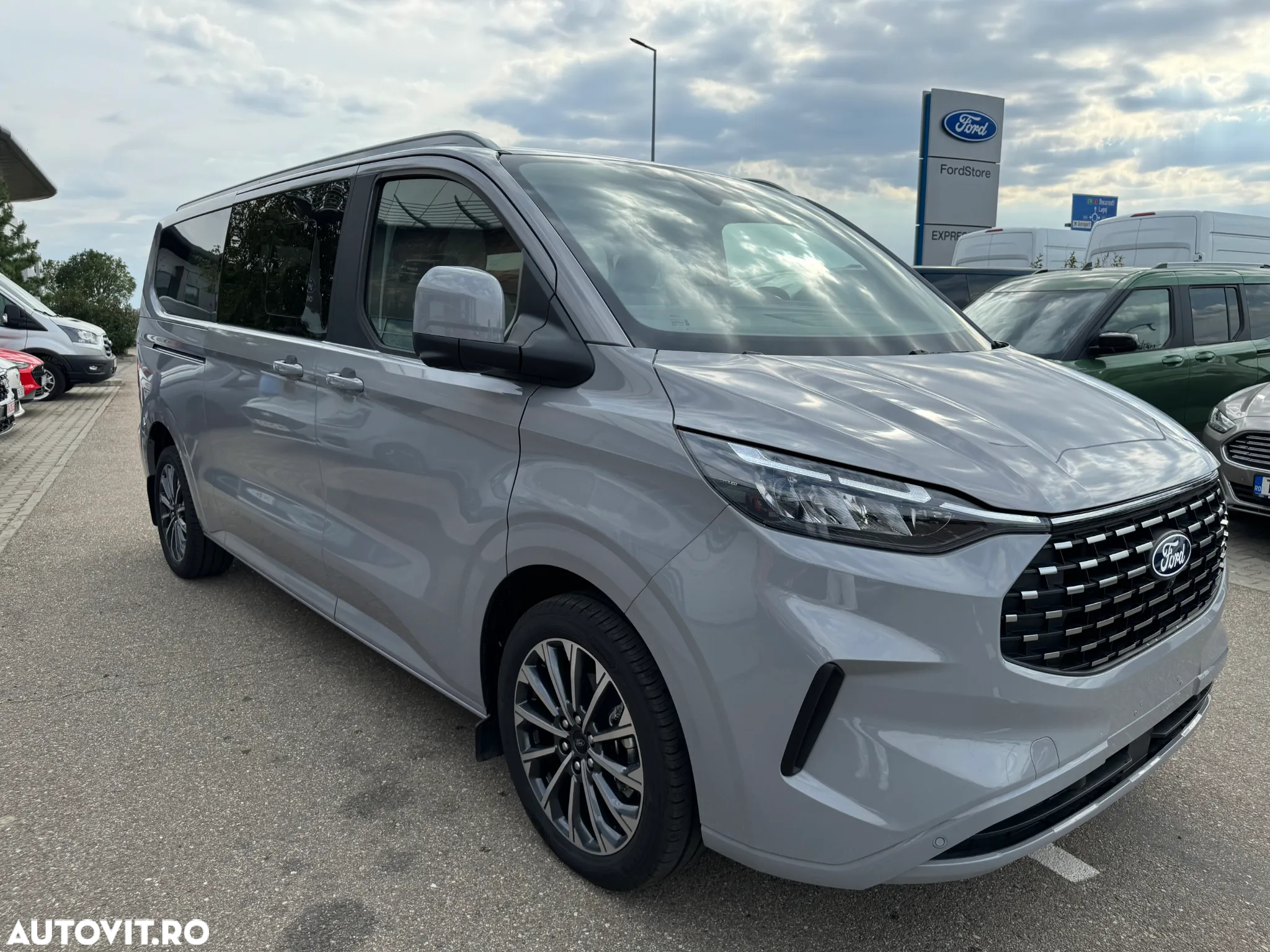 Ford Tourneo Custom - 3