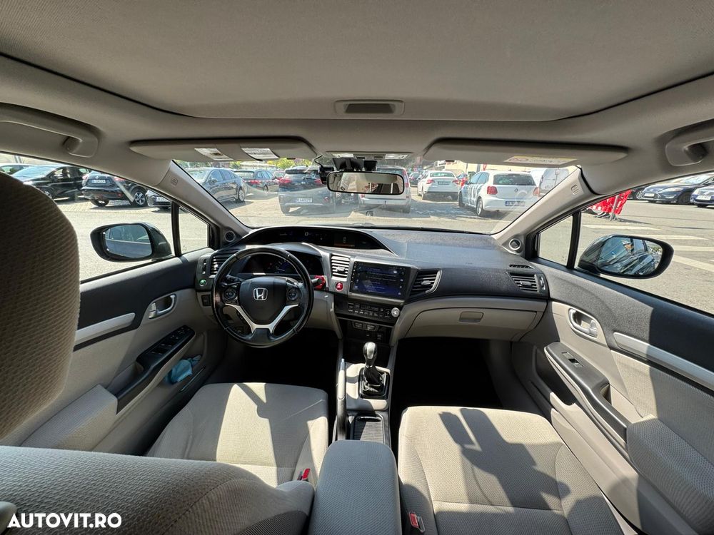 Honda Civic 1.8 MT ES - 15