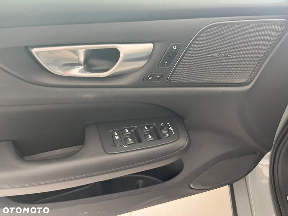 Volvo V60 B4 B Plus Dark - 11