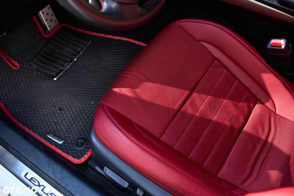 Lexus IS 300h F Sport - 21