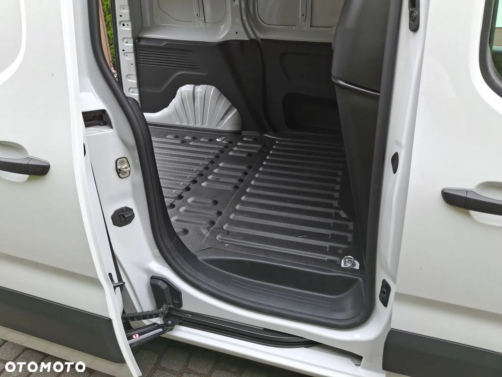 Opel Combo 1.2 Benzyna 110 KM Salon PL - 29