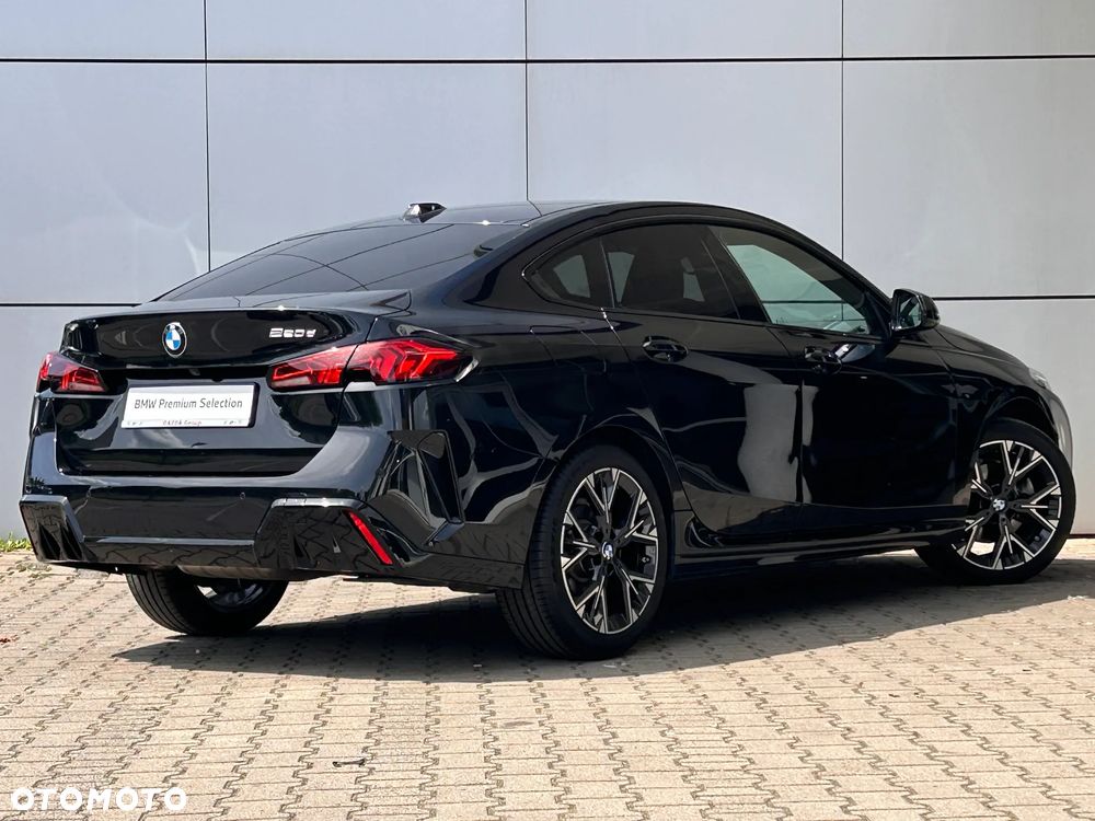 BMW Seria 2 220d mHEV - 12