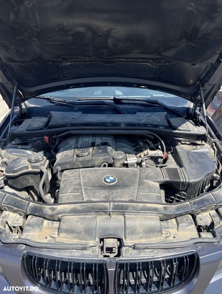 BMW Seria 3 320i Touring - 2