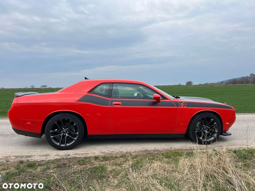 Dodge Challenger - 8