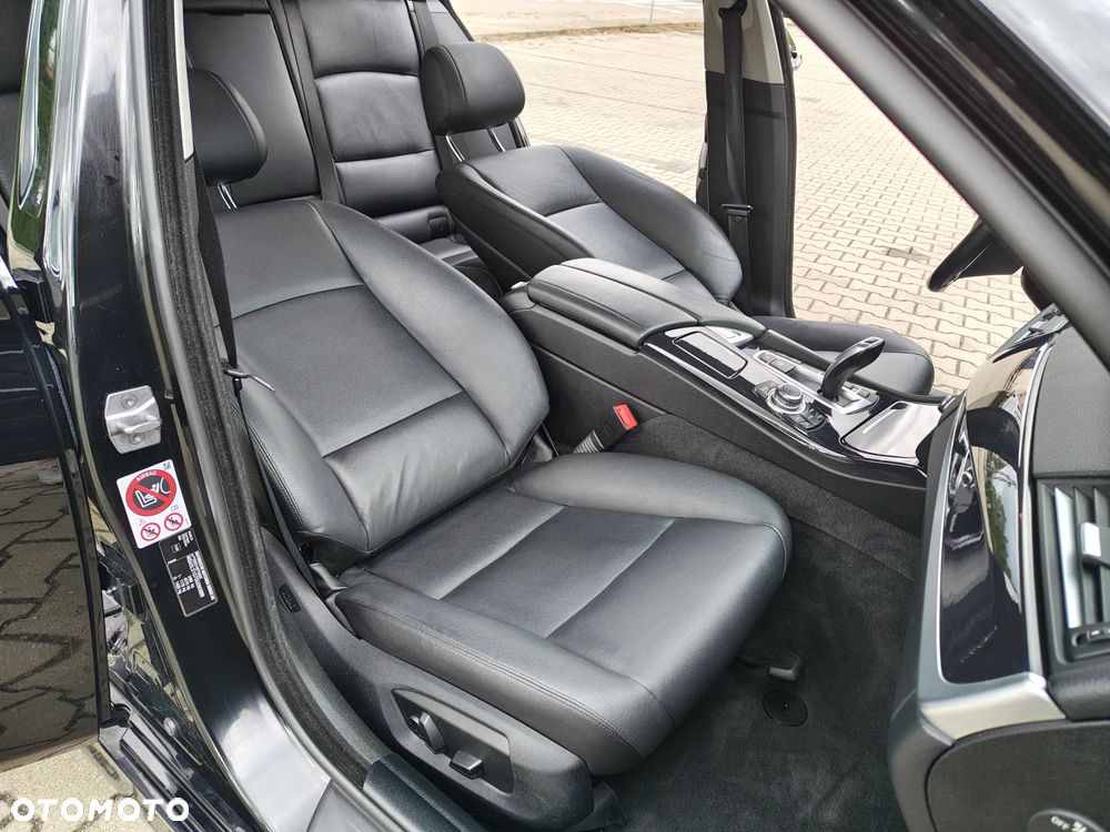 BMW Seria 5 520d xDrive - 28