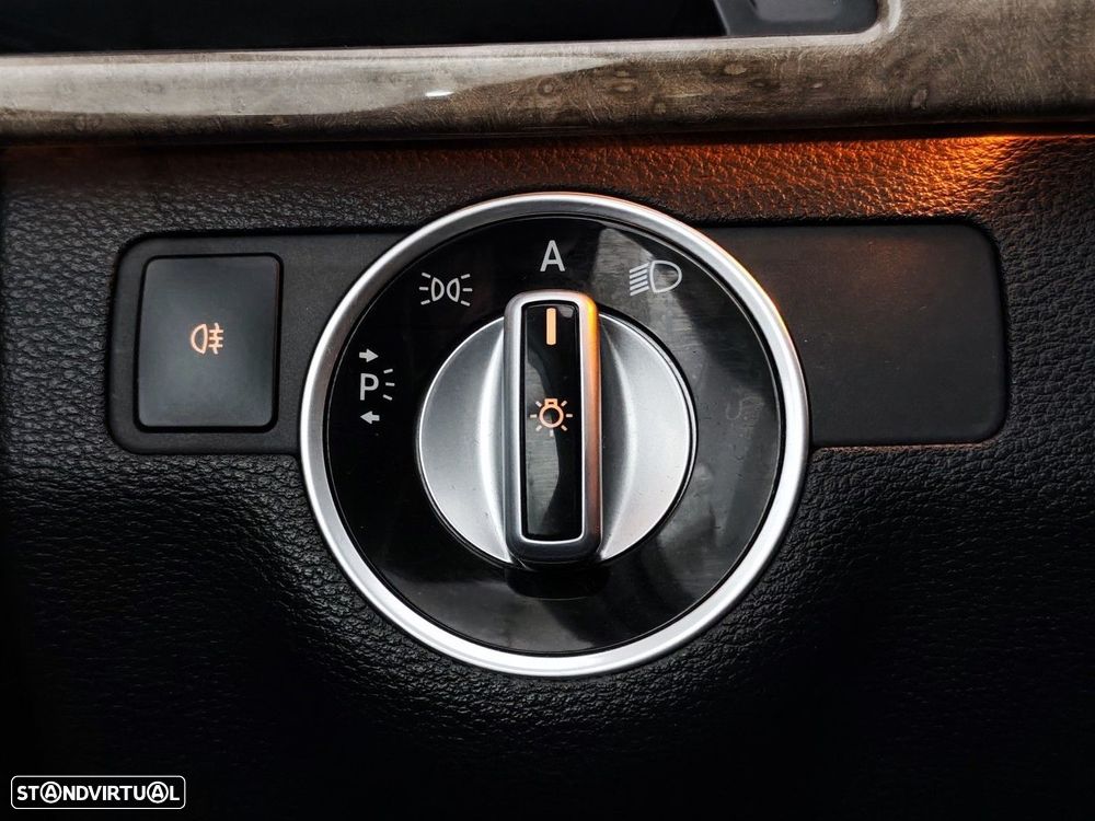 Mercedes-Benz E 250 BlueTEC Elegance Auto. - 28