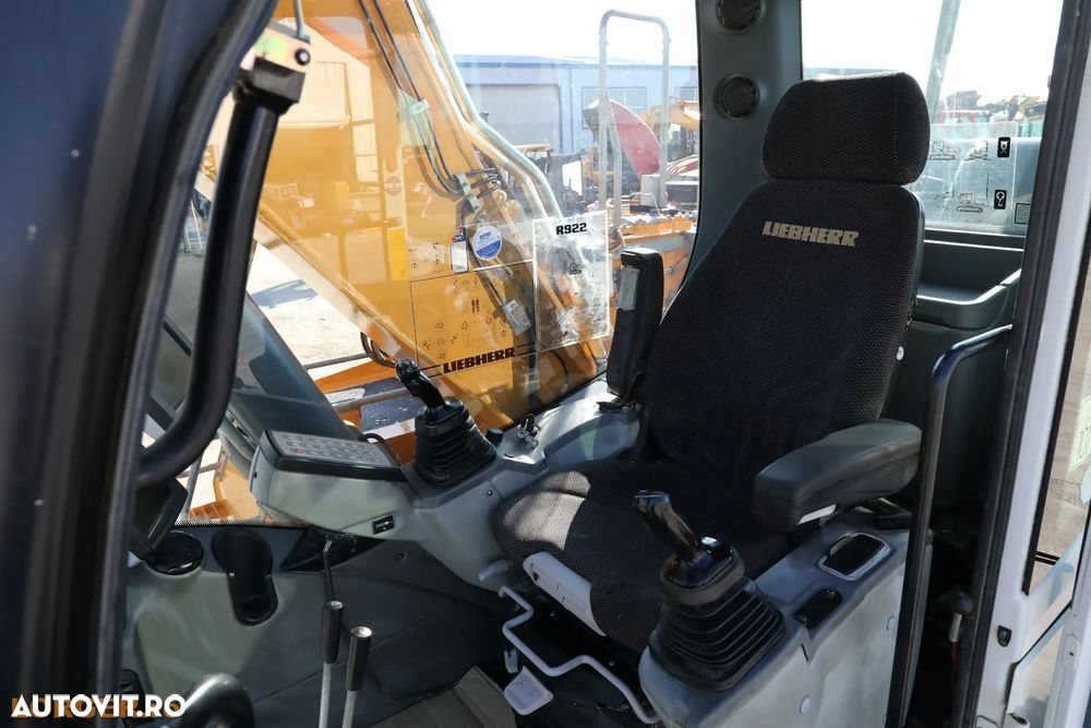 Liebherr R922 LC - 11
