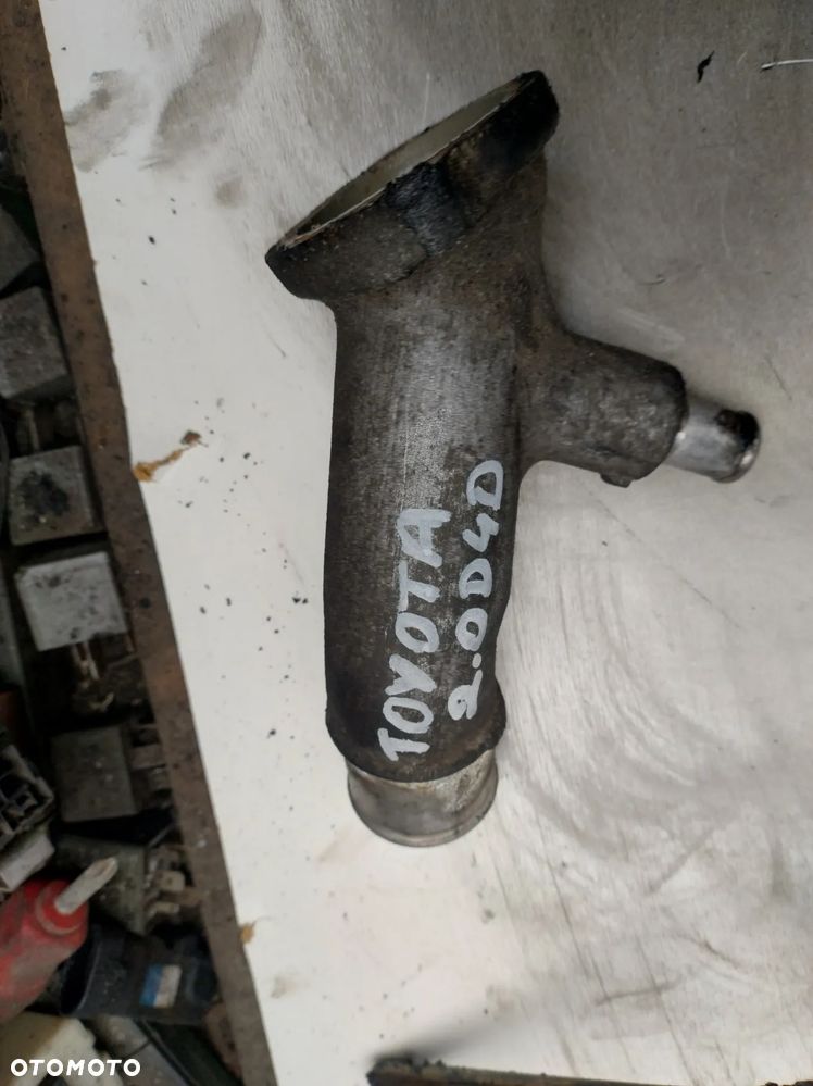 Toyota AVENSIS COROLLA 2,0 D4D pompa wody obudowa termostatu - 2