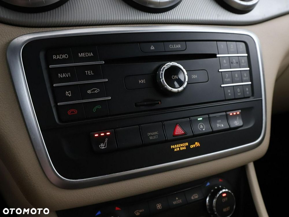 Mercedes-Benz CLA 200 7G-DCT Urban - 27