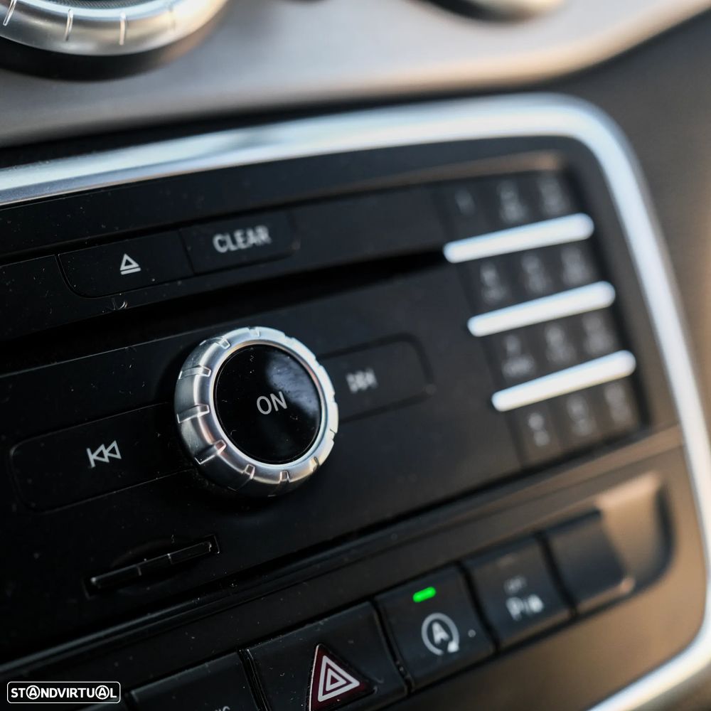 Mercedes-Benz CLA 180 d Shooting Brake AMG Line - 24