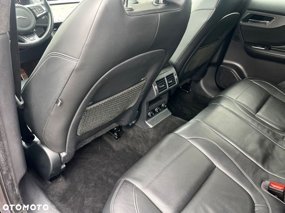 Jaguar F-Pace 25t AWD R-Sport - 13