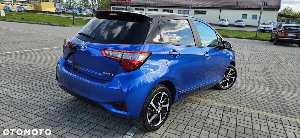 Toyota Yaris Hybrid 100 Selection Platinum - 3