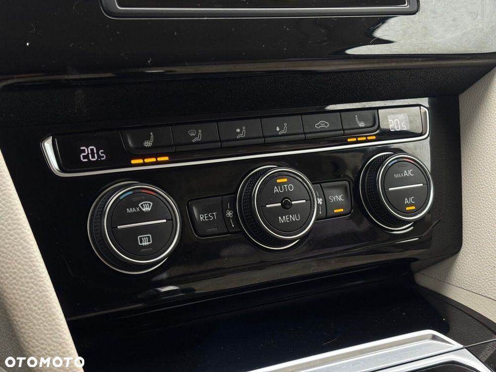 Volkswagen Passat - 11