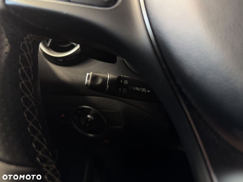 Mercedes-Benz GLA - 21