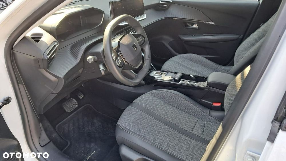 Peugeot 208 - 17