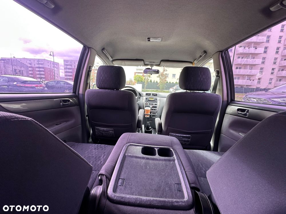 Toyota Avensis Verso 2.0 D-4D - 19