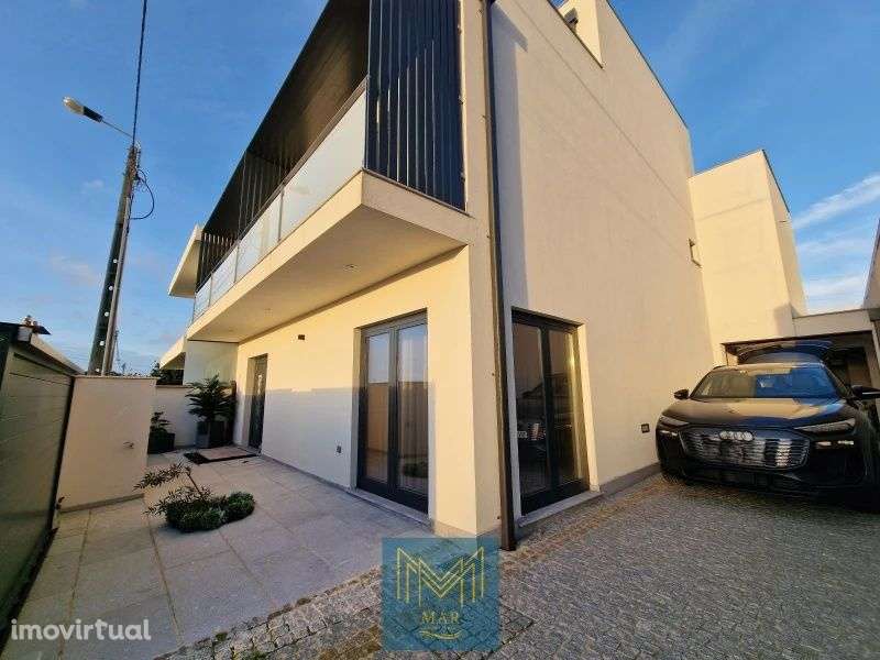 Moradia T4 de Luxo Mobilada e com Piscina - Grande imagem: 2/12