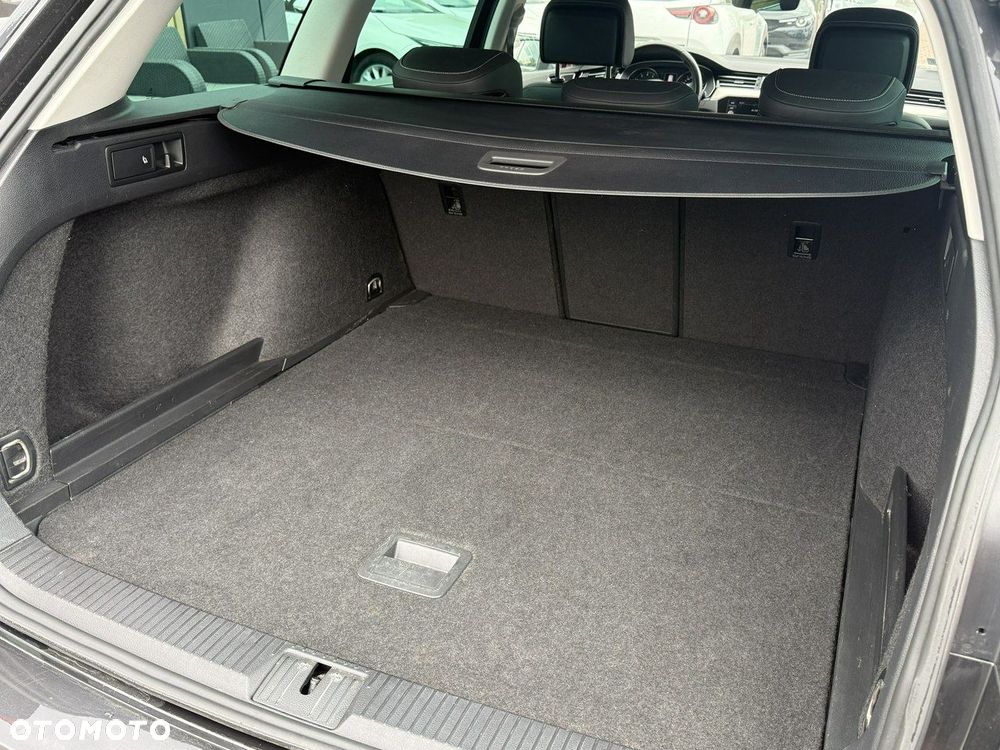 Volkswagen Passat 2.0 TSI Elegance DSG - 40