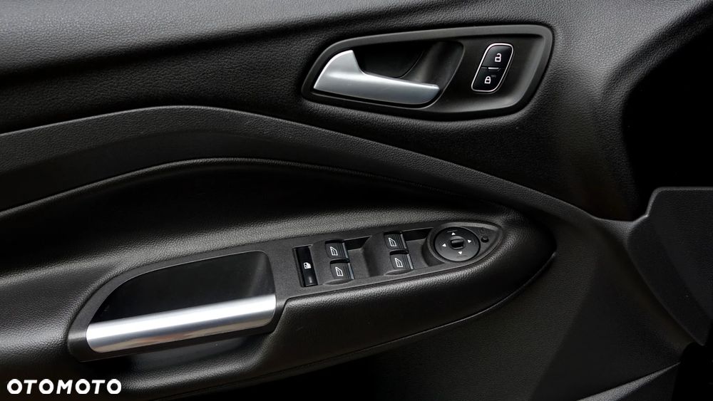 Ford Kuga 1.5 EcoBoost 2x4 Titanium - 2