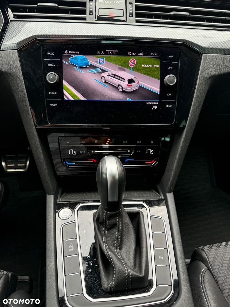 Volkswagen Passat Variant 2.0 TDI SCR DSG R-Line - 8