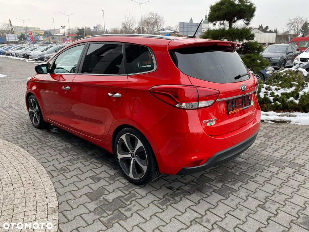 Kia Carens - 5