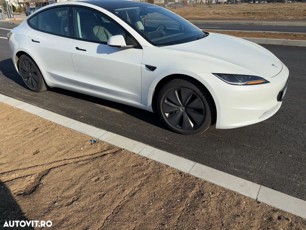 Tesla Model 3 - 1