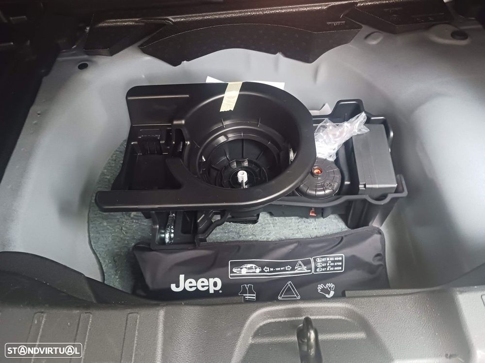 Jeep Avenger 1.2 GSE T3 Summit - 31