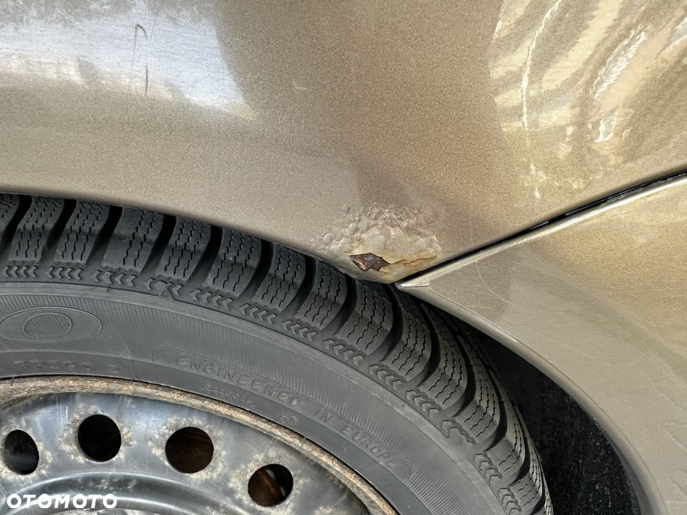 Toyota Avensis 1.8 VVT-i Sol - 14