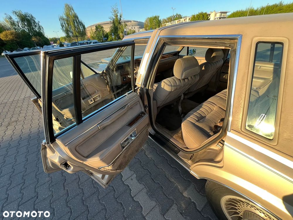Lincoln Town Car - 14