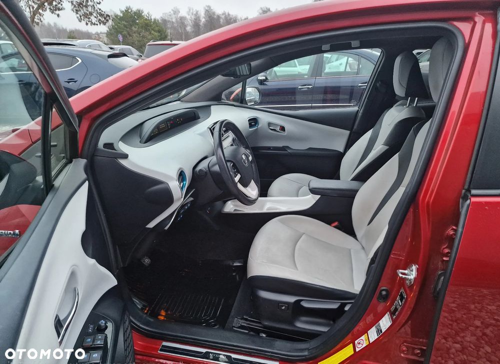 Toyota Prius Hybrid Executive - 16