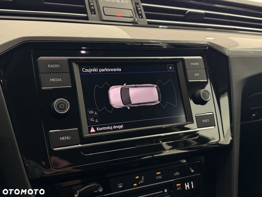 Volkswagen Passat - 38