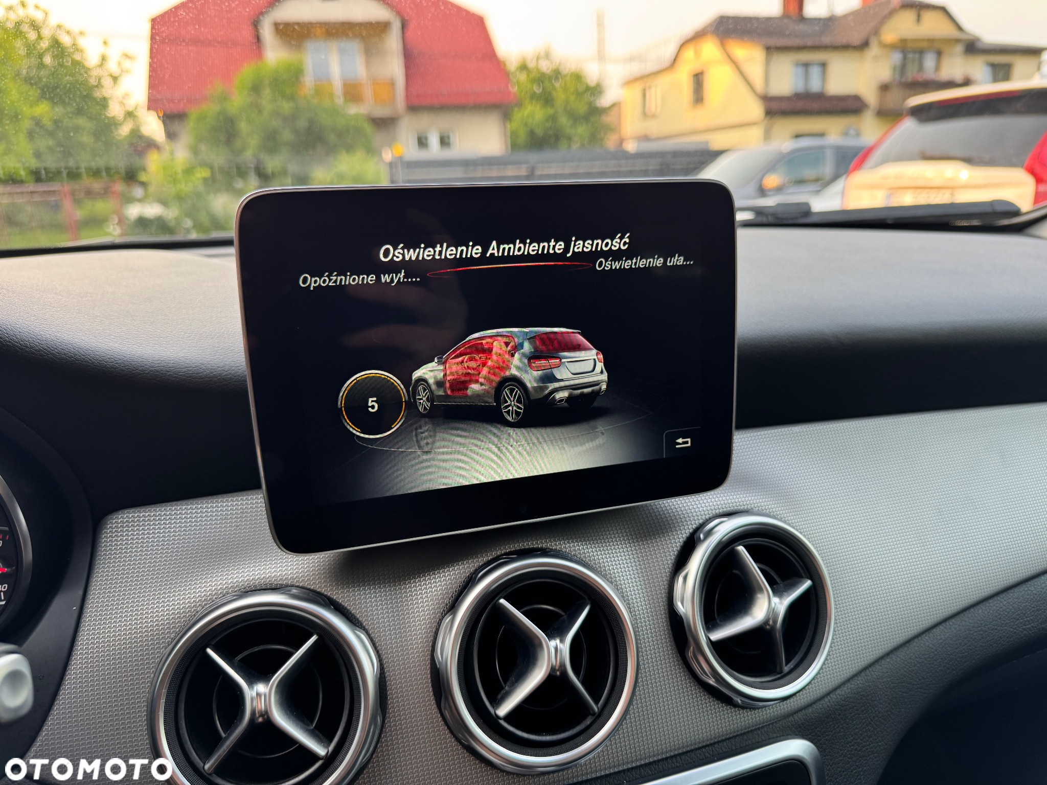 Mercedes-Benz GLA 180 7G-DCT UrbanStyle Edition - 38