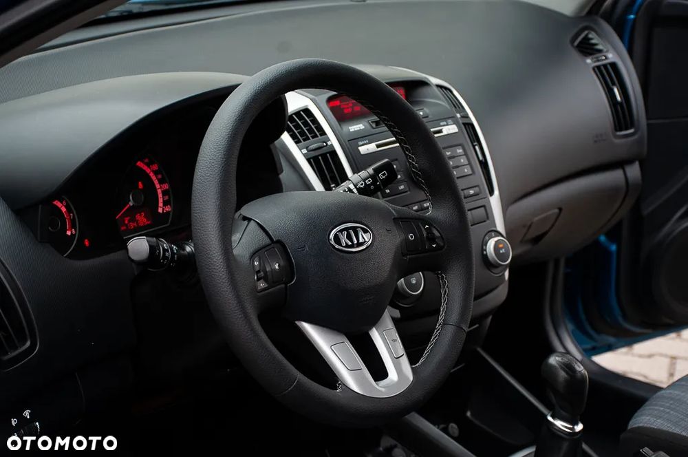 Kia Ceed 1.4 CVVT Dream-Team Edition - 22