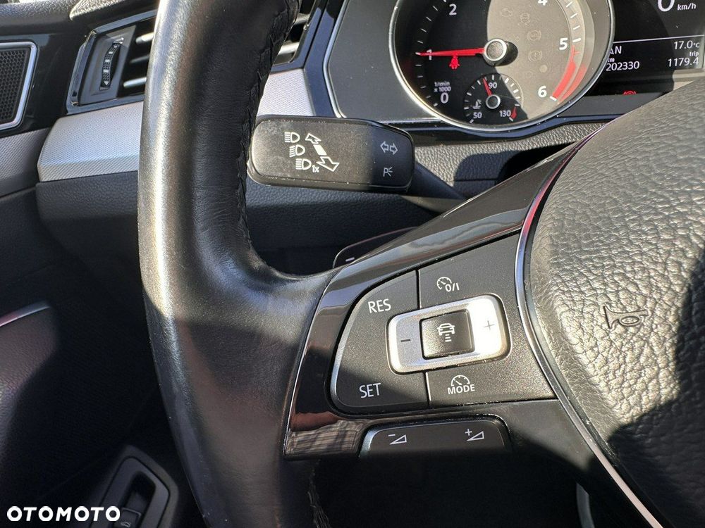 Volkswagen Passat Variant 2.0 TDI SCR DSG - 19