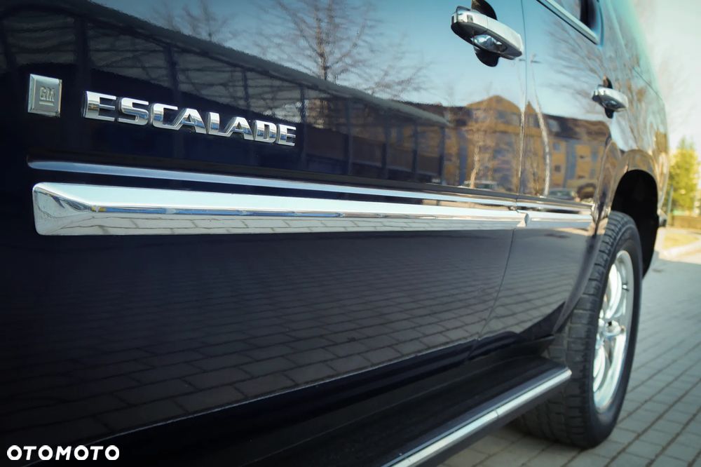 Cadillac Escalade - 32