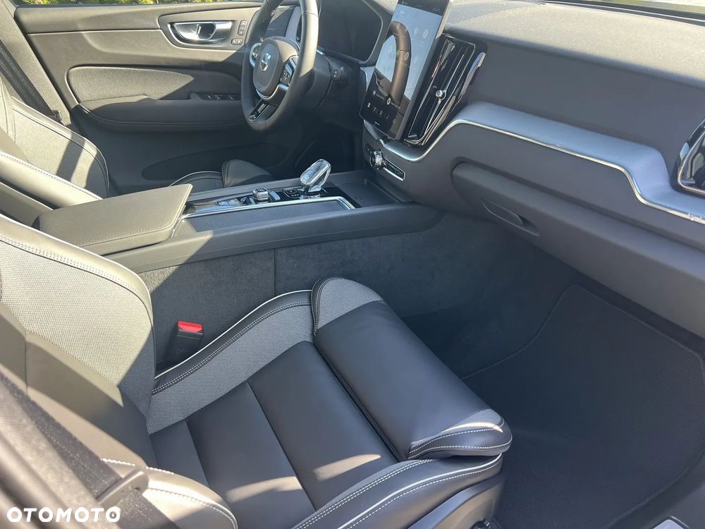 Volvo XC 60 B5 B AWD Plus Black Edition - 33